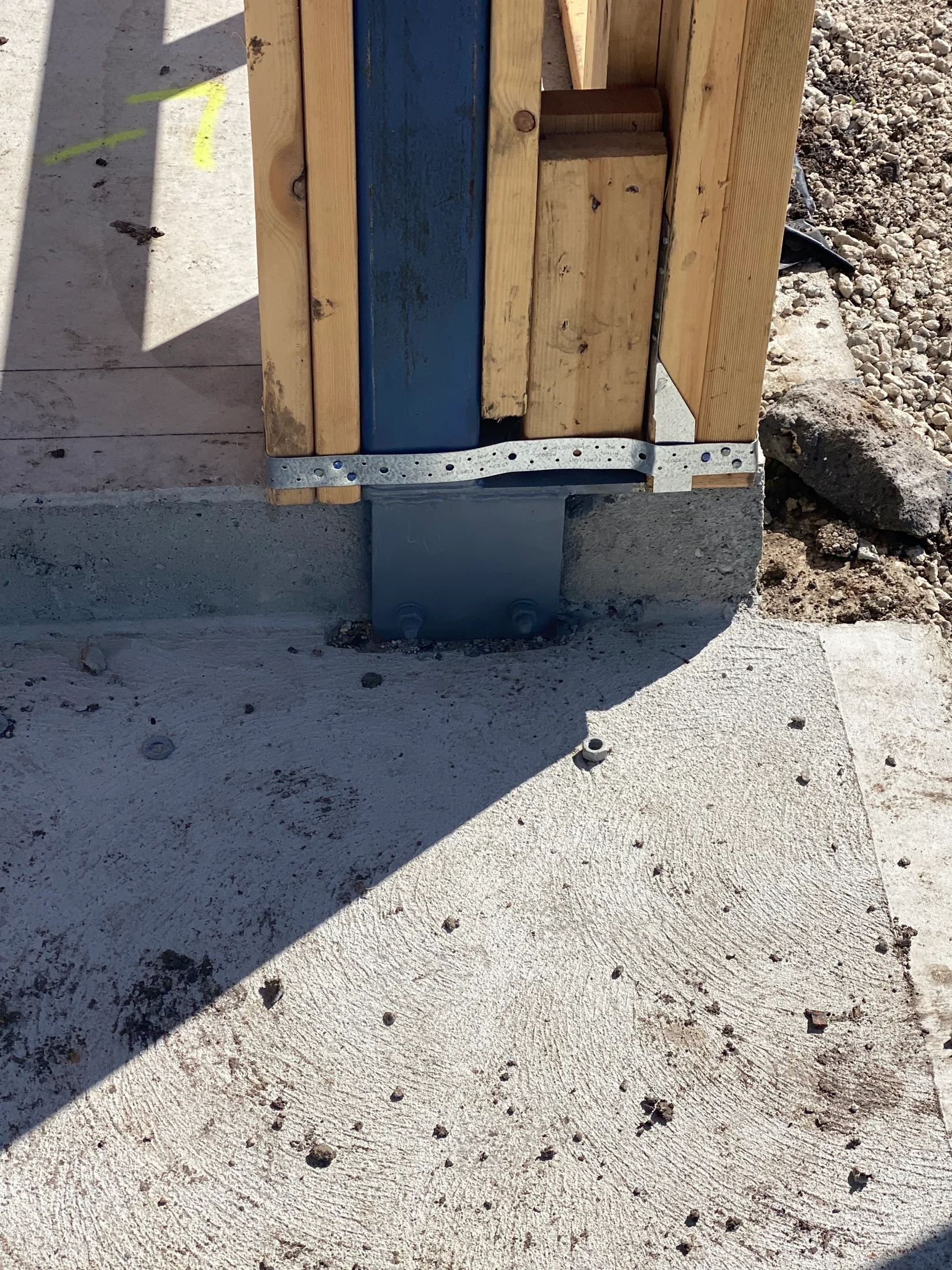 Load bearing steel post, with overhand rectification at rear.
