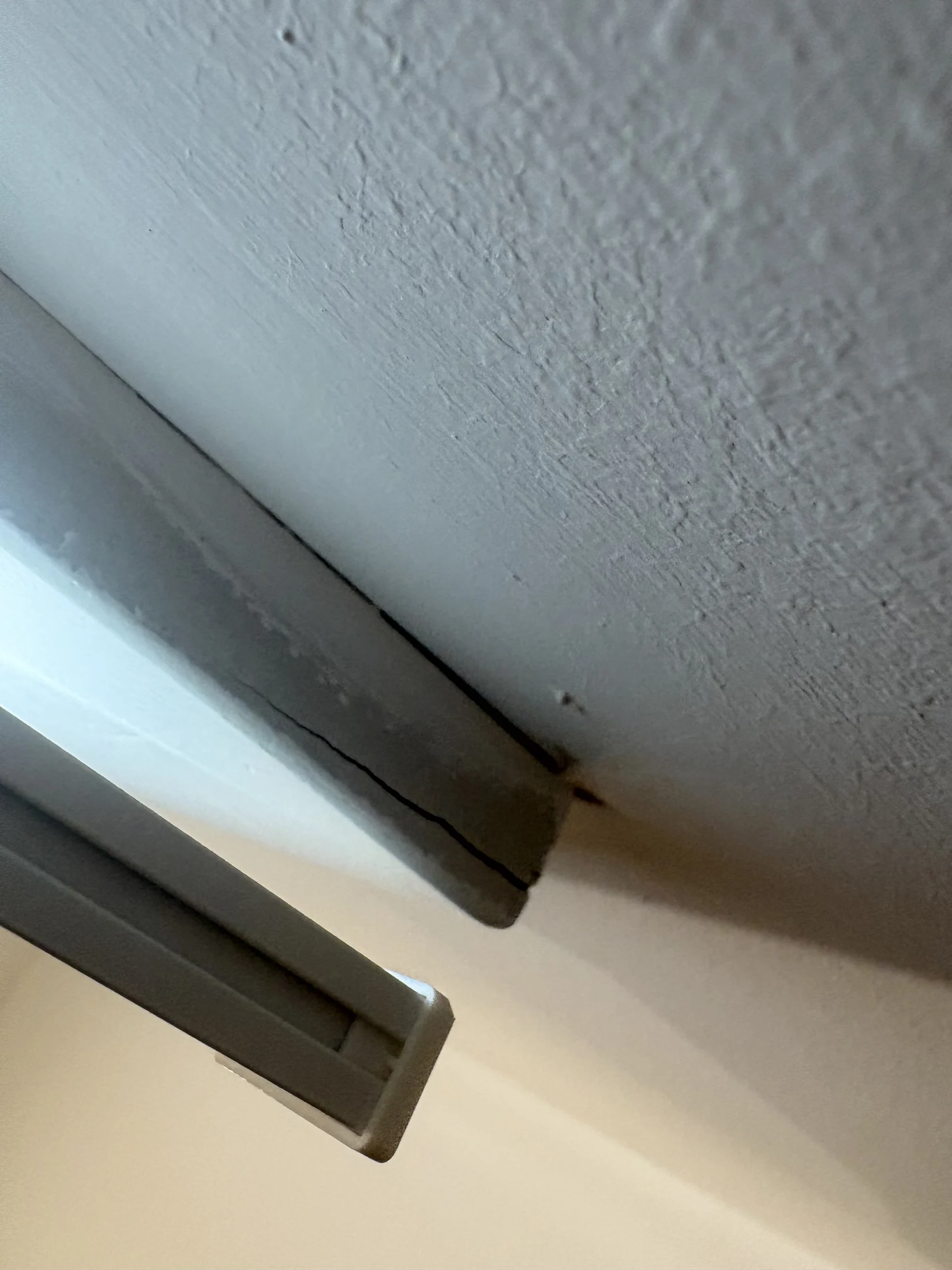Unsealed Architraves Around External Doors and Windows: Why It Matters in New Homes